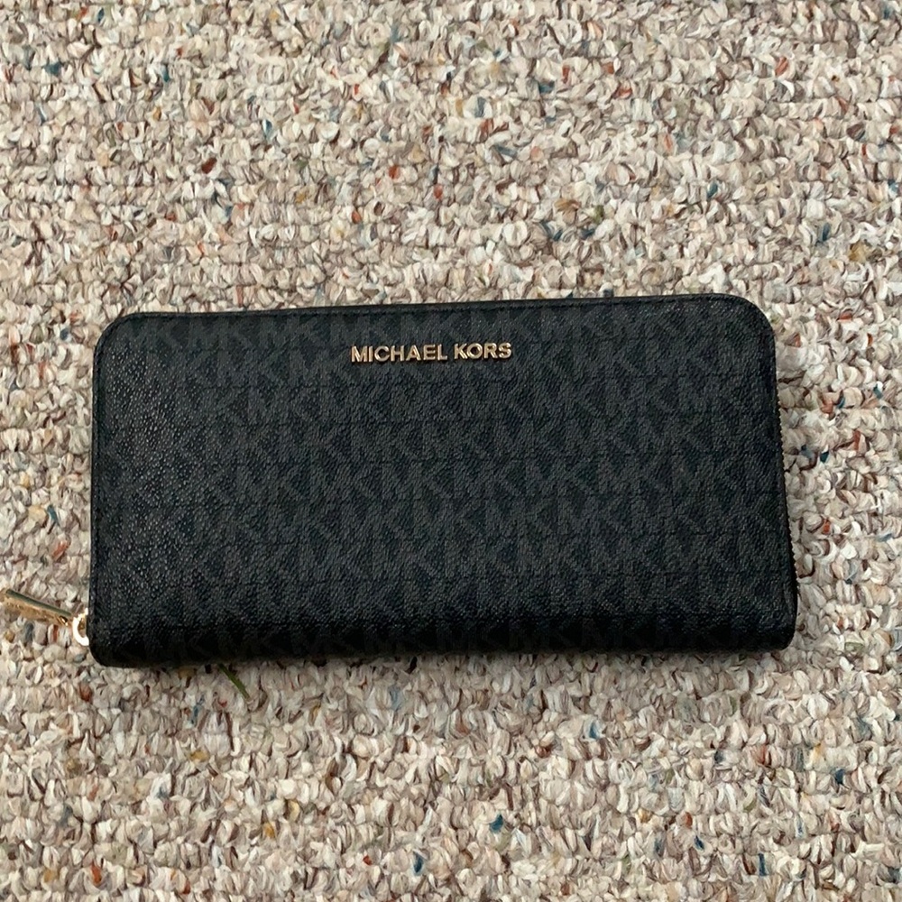 Michael Kors XL wallet